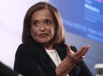 Ντόρα Μπακογιάννη: «Είμαστε σε υβριδικό πόλεμο με την Ρωσία από την στιγμή που στέλνουμε όπλα στην Ουκρανία»