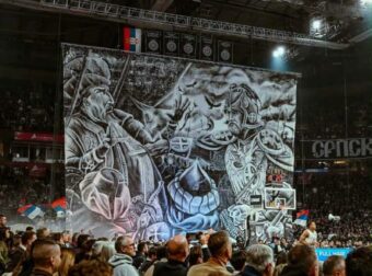 Έξαλλοι οι Τούρκοι για το πανό της Παρτιζάν στον αγώνα με τη Φενέρ