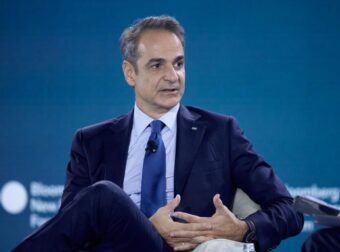 Πάνω από Τσίπρα, ΠΑΣΟΚ και Σαμαρά: Νέα δημοσκόπηση δείχνει ότι η Καρυστιανού μπορεί να τελειώσει την κυριαρχία Μητσοτάκn