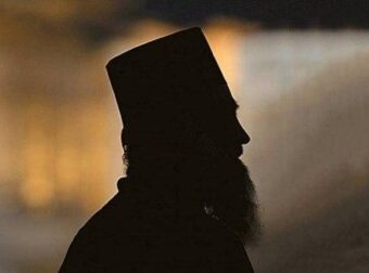 Θεσσαλονίκη: 47χρονος ιερέας προσποιούνταν ότι πονάει και θώπευε ανήλικα αγόρια