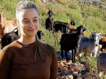 «19 χρονών και αρχόντισσα στα βουνά με το κοπάδι της»: Το ντοκιμαντέρ που έσπασε τα κοντέρ στις προβολές