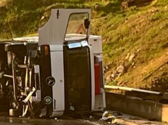 Λεωφόρος Σχιστού: Νεκρή η 54χρονη μητέρα – Οδηγούσε ο γιός της και το όχημα ανετράπη