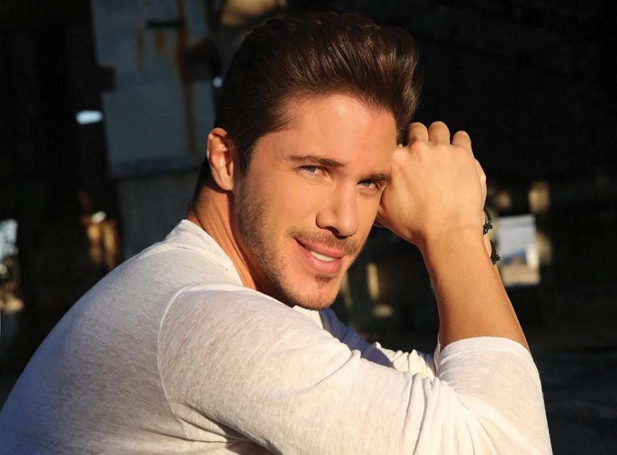 Νίκος Οικονομόπουλος: Ξαφνικός χωρισμός για τον Έλληνα τραγουδιστή