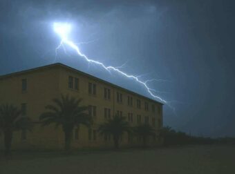 Μεσολόγγι: Κεραυνός έπεσε σε στρατόπεδο – Στο νοσοκομείο τέσσερις στρατιώτες