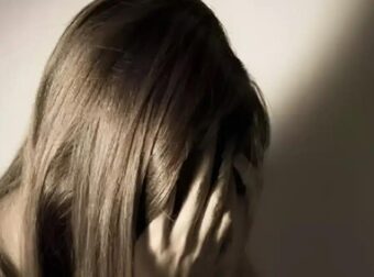 Φρίκη για 40χρονη Ελληνίδα, στα χέρια του συζύγου της