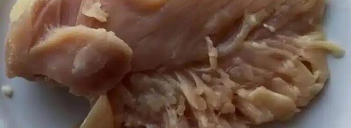 Αγόρασα στήθος κοτόπουλο και το έπλυνα πριν το μαγειρέψω, αλλά ξαφνικά παρατήρησα κάτι παράξενο