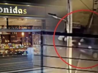 ΓΙΟΣ ΤΟΥ ΙΔΙΟΚΤΗΤΗ ΠΑΣΙΓΝΩΣΤΗΣ ΑΛΥΣΙΔΑΣ ΚΑΤΑΣΤΗΜΑΤΩΝ ΣΟΚΟΛΑΤΑΣ ΗΤΑΝ Ο 24ΧΡΟΝΟΣ ΠΟΥ ΣΚΟΤΩΘΗΚΕ ΣΤΗ ΛΟΥΤΣΑ