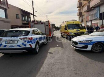 ΕΚΤΑΚΤΟ: ΚΛΕΙΣΤΗΚΕ ΣΠΙΤΙ ΤΗΣ ΚΑΙ ΑΠΕΙΛΕΙ ΝΑ ΤΟ ΑΝΑΤΙΝΑΞΕΙ ΕΠΕΙΔΗ ΤΗΣ ΕΚΑΝΑΝ…