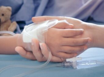 “Πάγωσαν” οι Επιστήμονες – Γι’ αυτό πεθαίνουν τα παιδιά μας πριν καν γίνουν 5 ετών