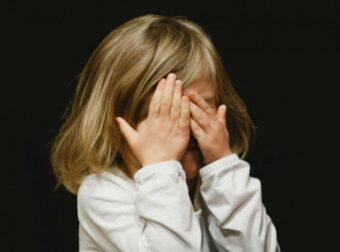 Ενώπιον της δικαιοσύνης βρίσκεται ένα ζευγάρι στο Ηράκλειο της Κρήτης, που φέρεται να κακοποιούσε τα οκτώ ανήλικα παιδιά του.