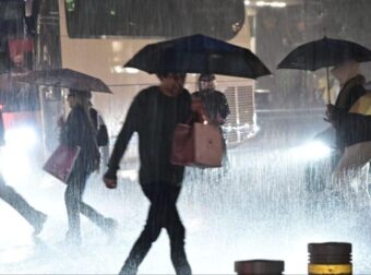 Κακοκαιρία Byron: Πλημμύρισε η Ομόνοια – Κλείνουν καταστήματα λόγω της καταιγίδας – Κατολισθήσεις και πλημμύρες