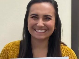 Σοκάρει αυτό που έκανε παντρεμένη δασκάλα στο μαθητή της στο πίσω κάθισμα του αυτοκινήτου της