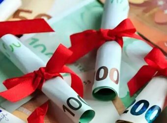 Δώρο Χριστουγέννων 2025: Τι ισχύει για τους μισθωτούς του ιδιωτικού τομέα