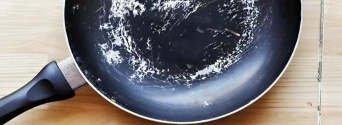 Αν το τηγάνι σας έχασε την αντικολλητική του επίστρωση, μην το πετάξετε. Έτσι θα το κάνετε να μην ξανακολλήσει τίποτα