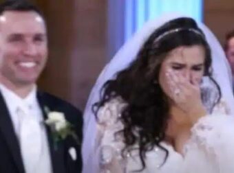 Αμερική:Γαμπρός και νύφη ξεκινούν να χορεύουν – Τότε σταματάει η μουσική και η νύφη βάζει τα κλάματα από τη χαρά της