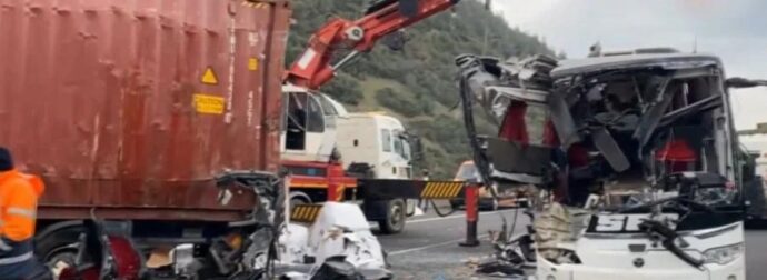 ΤΡΑΓΩΔΙΑ ΜΕ ΛΕΩΦΟΡΕΙΟ ΣΤΗΝ ΤΟΥΡΚΙΑ: ΕΧΟΥΜΕ ΕΠΤΑ ΝΕΚΡΟΥΣ