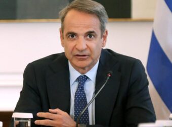 EKTAKTH ΣΥΣΚΕΨΗ ΤΩΡΑ ΣΤΟ ΜΑΞΙΜΟΥ: Ο ΜΗΤΣΟΤΑΚΗΣ ΤΟ «ΠΑΙΡΝΕΙ ΠΑΝΩ ΤΟΥ» – ΤΟ ΑΝΑΚΟΙΝΩΝΕΙ ΑΠΟ ΣΤΙΓΜΗ ΣΕ ΣΤΙΓΜΗ