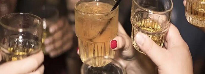 Προσοχή: Πασίγνωστο ποτό στην Ελλάδα περιέχει σπασμένα γυαλιά