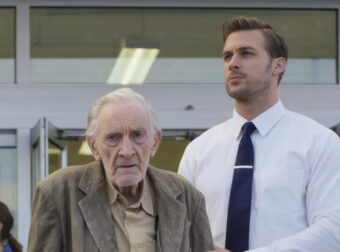 Στα 90 μου, μεταμφιέστηκα σε έναν ταλαιπωρημένο γέρο και μπήκα στο δικό μου σούπερ μάρκετ