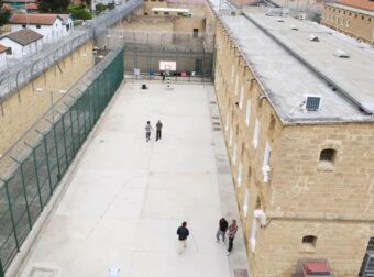 Σάλος μέσα σε Φυλακές στην Κύπρο – Βρέθηκε Νεκρoς o 23χρονος – Δεν άντεξε με αυτό που του έκαναν οι «βαρόνοι»