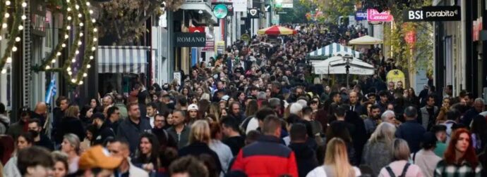 Εορταστικό ωράριο: Ανοιχτά τα καταστήματα τις επόμενες τρεις Κυριακές – Ποια μένουν κλειστά αύριο