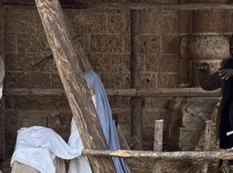 Συνέβη στην Ιταλία: Φυγάς παρίστανε το άγαλμα σε χριστουγεννιάτικη φάτνη – Τον εντόπισε ο δήμαρχος