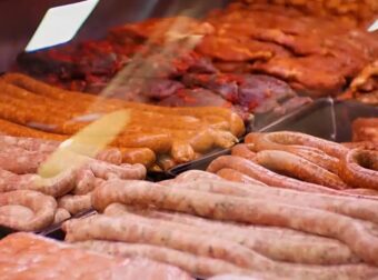 Γαλλία: Λουκέτο σε 2 κρεοπωλεία μετά τον θάνατο 12χρονης