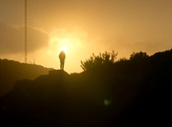 Ο Νευροχειρούργος του Χάρβαρντ και η μεταθανάτια εμπειρία του. Υποστηρίζει ότι πήγε στον παράδεισο και ότι υπάρχει Θεός