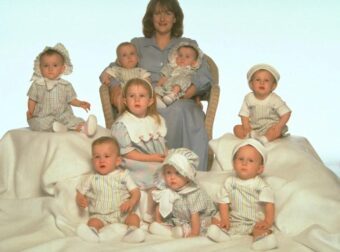 Γέννησε… επτάδυμα πριν από 28 χρόνια και τους άφησε όλους άφωνους – Πώς είναι σήμερα η διάσημη μεγάλη οικογένεια