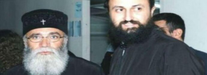 Απίστευτη μεταμόρφωση: Πέταξε τα ράσα, ξυρίστηκε και άλλαξε λουκ! Δείτε πώς είναι σήμερα ο Πάτερ Παντελεήμων