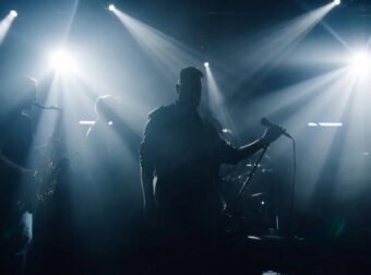 Έλληνας τραγουδιστής κατηγορείται – Δημοσίευμα αποκαλύπτει πληροφορίες