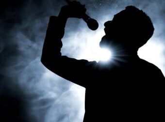 Δεν είναι αυτός που νομίζουν όλοι: «ΒΟΜΒΑ» με το όνομα του πασίγνωστου τραγουδιστή – Θα μηνυθεί σήμερα, σε λίγο στην εισαγγελία ο καταγγέλλων