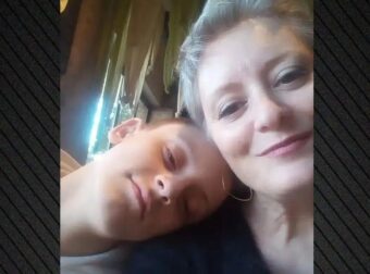 Πάτρα: Συγκλονίζει η μητέρα που έγινε δότρια ήπατος για μεταμόσχευση στον γιο της – «Και την καρδιά μου να μου ζήταγαν, θα την έδινα»