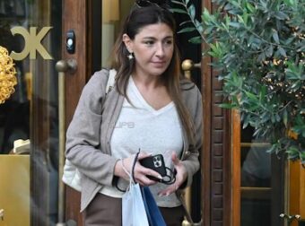 Έλενα Παπαρίζου: Η πρώτη δημόσια εμφάνιση μετά την περιπέτεια υγείας της