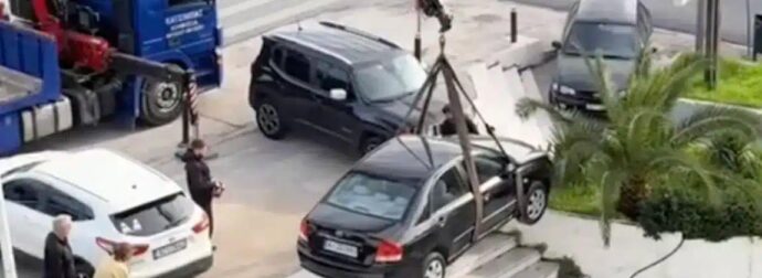 Απίστευτο βίντεο: Ηλικιωμένη κατέβηκε τις σκάλες με το αυτοκίνητο και το πάρκαρε σε είσοδο εμπορικού στη λεωφόρο Κηφισίας