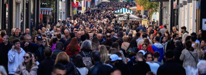 Εορταστικό ωράριο: Τι ώρες είναι σήμερα ανοιχτά τα καταστήματα – Τι γίνεται με τα σούπερ μάρκετ