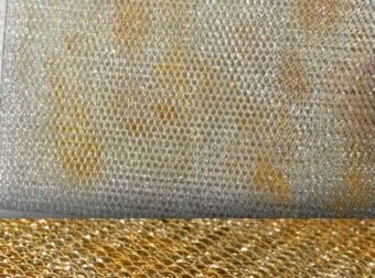 Το φίλτρο του απορροφητήρα στην κουζίνα σας είναι γεμάτο λίπη. Κάντε το ξανά σαν καινούργιο χωρίς κόπο