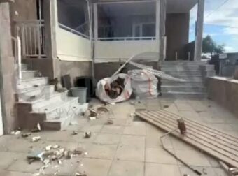 Στο νοσοκομείο μετά από ξυλοδαρμό ο παππούς του 3χρονου που πέθανε από ασιτία – Του έσπασαν το σπίτι