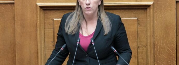 ΖΩΗ ΚΩΝΣΤΑΝΤΟΠΟΥΛΟΥ: ΣΕΝΑΡΙΑ ΠΡΟΣΧΩΡΗΣΗΣ ΑΝΕΞΑΡΤΗΤΗΣ ΒΟΥΛΕΥΤΟΥ ΣΤΟ ΚΟΜΜΑ ΤΗΣ