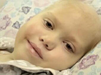 Κοpιτσάκι πέθαινε από καρκίνο και οι γονείς του προετοίμαζαν την κηδεία του. Μέχρι που άνοιξε τα μάτια του και τους είπε αυτές τις 5 λέξεις