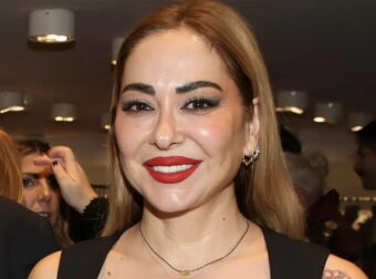 Αγνώριστη 51χρονη διάσημη Ελληνίδα τραγουδίστρια πιο όμορφη από ποτέ