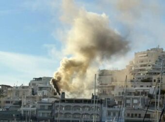 Πυρκαγιά πασίγνωστο εστιατόριο στο Μικρολίμανο