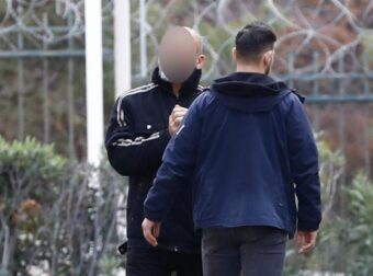 KYKΛΟΦΟΡΗΣΑΝ ΦΩΤΟΓΡΑΦΙΕΣ – ΑΥΤΟΣ ΕΙΝΑΙ Ο ΓΙΟΣ ΤΗΣ ΕΛΕΝΗΣ ΠΑΠΑΔΟΠΟΥΛΟΥΠΟΥ ΣΥΝΕΛΉΦΘΗ ΓΙΑ ΤΗ ΔΟΛΟΦΟΝΙΑ ΤΗΣ