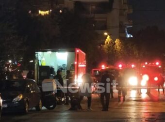 Νεκροί δύο άνδρες που εγκλωβίστηκαν σε φωτιά σε διαμέρισμα στην Καλλιθέα