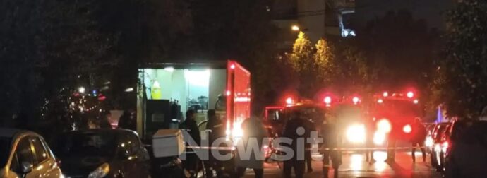 Νεκροί δύο άνδρες που εγκλωβίστηκαν σε φωτιά σε διαμέρισμα στην Καλλιθέα