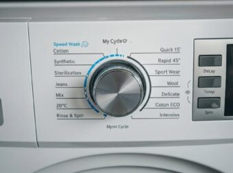 Αυτό το κουμπί του πλυντηρίου επιτρέπει να στεγνώνουν τα ρούχα πολύ πιο γρήγορα τον χειμώνα