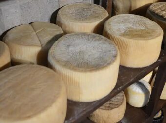 Σαρώνει η Ελλάδα – Το καλύτερο τυρί του κόσμου είναι ελληνικό για το 2025