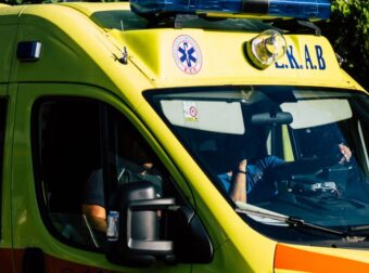 Θpńvoς στη Λάρισα: Μόλις βρέθnκε νεκpός στην πυλωτή σπιτιού