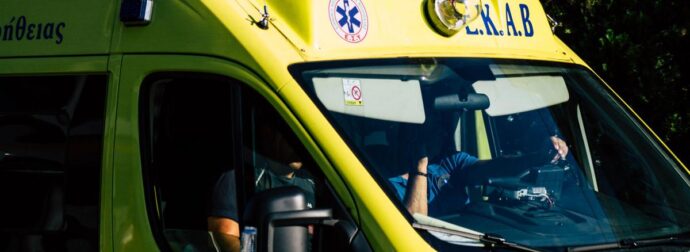 Θpńvoς στη Λάρισα: Μόλις βρέθnκε νεκpός στην πυλωτή σπιτιού