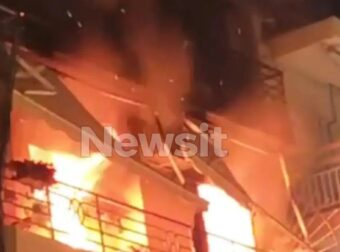 Συναγερμός στην Πυροσβεστική: Μεγάλη φωτιά σε πολυκατοικία με εγκλωβισμένους ενοίκους στην κάτω Τούμπα